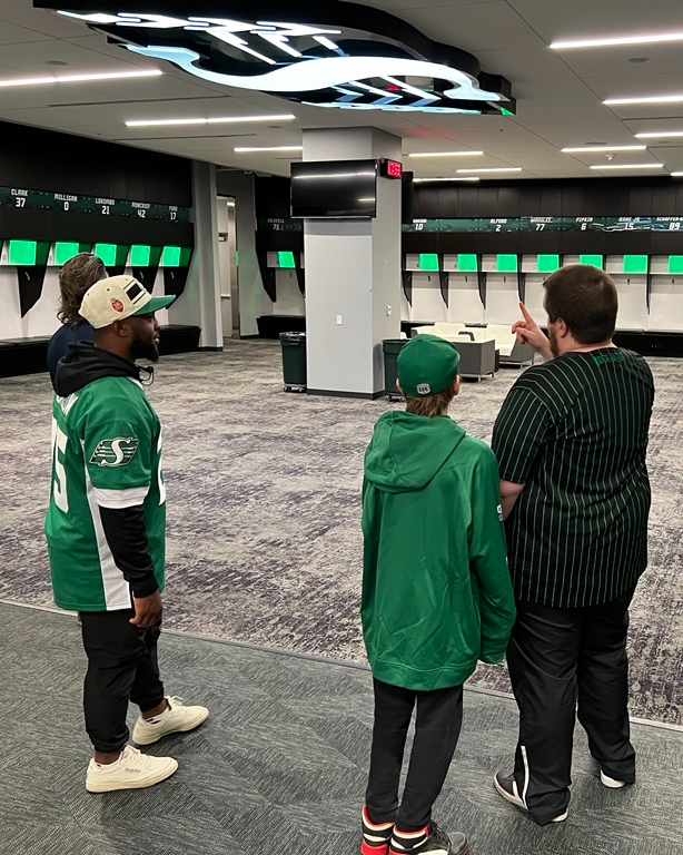 sskroughriders's tweet photo. A night to remember!

Yesterday @TheWirelessAge Player of the Year, Jamal Morrow was joined by some lucky fans for an evening filled with football in a one-of-a-kind fan experience! https://t.co/WJyEM79PhT