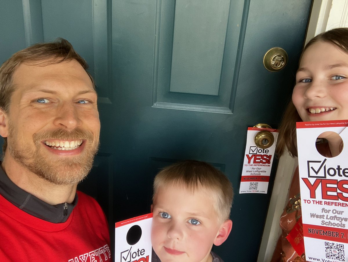 WLEA_RDP's tweet photo. #WLEA Members and their families support renewing the WL Schools Operating Referendum which provides 18% of our local budget. VOTE YES NOV 7TH. (Early Voting starts today!) #RDP
(WLEA Co-President Graham Whitcomb and family putting out doorhangers) @ISTAmembers https://t.co/cILGmM4wyl