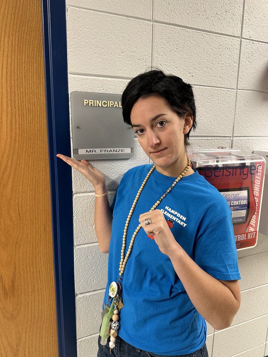 TWIN DAY: When Mr. Franze is out of the building for the morning and you’re his twin, you assume his duties. Principal Miller reporting for duty! 🤷🏻‍♂️🤷🏻‍♂️