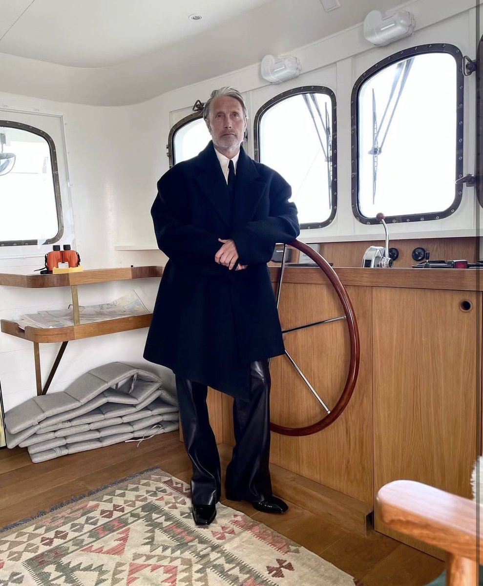 [NEW] MADS MIKKELSEN IN LEATHER PANTS

I REPEAT, MADS MIKKELSEN IN LEATHER PANTS!!!!!!!

📸 | IG - jayhines_