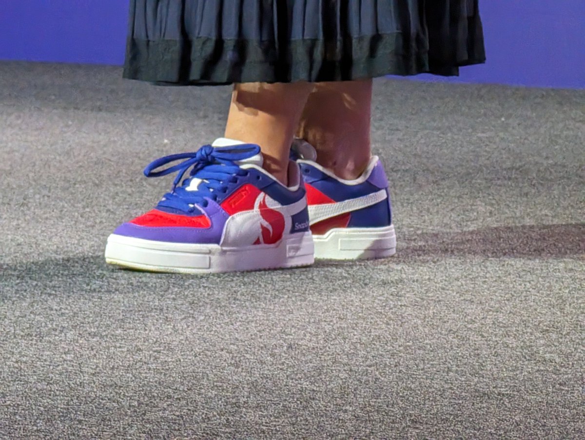 nello92's tweet photo. @Snapdragon @Qualcomm Can we talk also about these!? 😍✨
Let's launch #releaseSnapdragonSneakers 🤣 https://t.co/PhXnefz8zJ