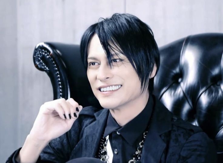 hidehikogallery's tweet photo. There's a lot I've already said on my main account, but the only thing I think I can never say enough is thank you, our Atsushi Sakurai. You have been an inspiration for millions, you have made so many beautiful songs, and your art will be remembered for generations. Thank you. https://t.co/UNOWZRbYRb