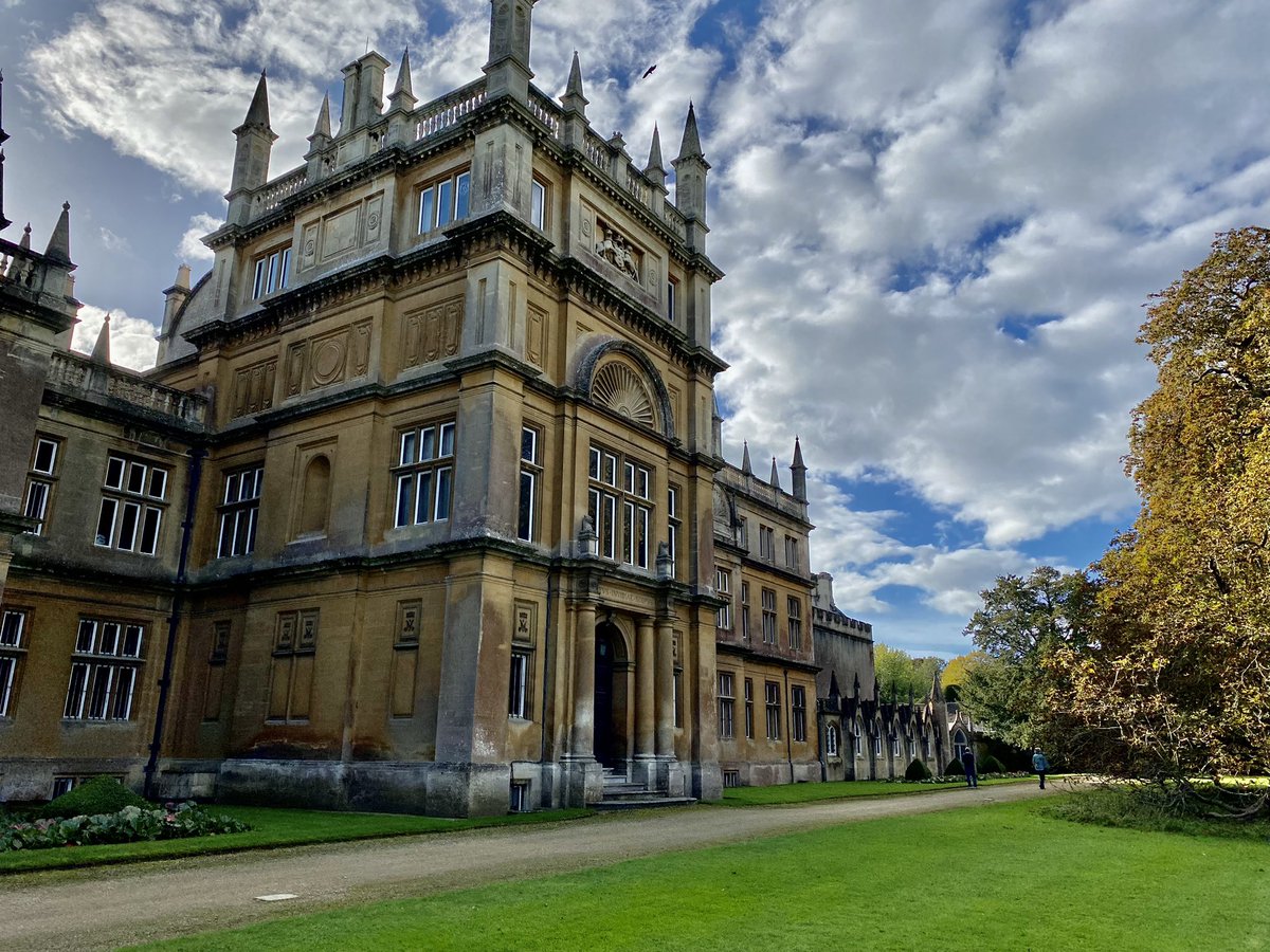 serendipity1952's tweet photo. Corsham Court, Wiltshire. Built 1582 by Thomas Smythe. Bought by Paul Methuen 1745 whose picture gallery displays fine art largely inherited from his uncle, the diplomat Sir Paul Methuen, Both the gallery and the park are by Capability Brown. https://t.co/WjvuWRW2Ue