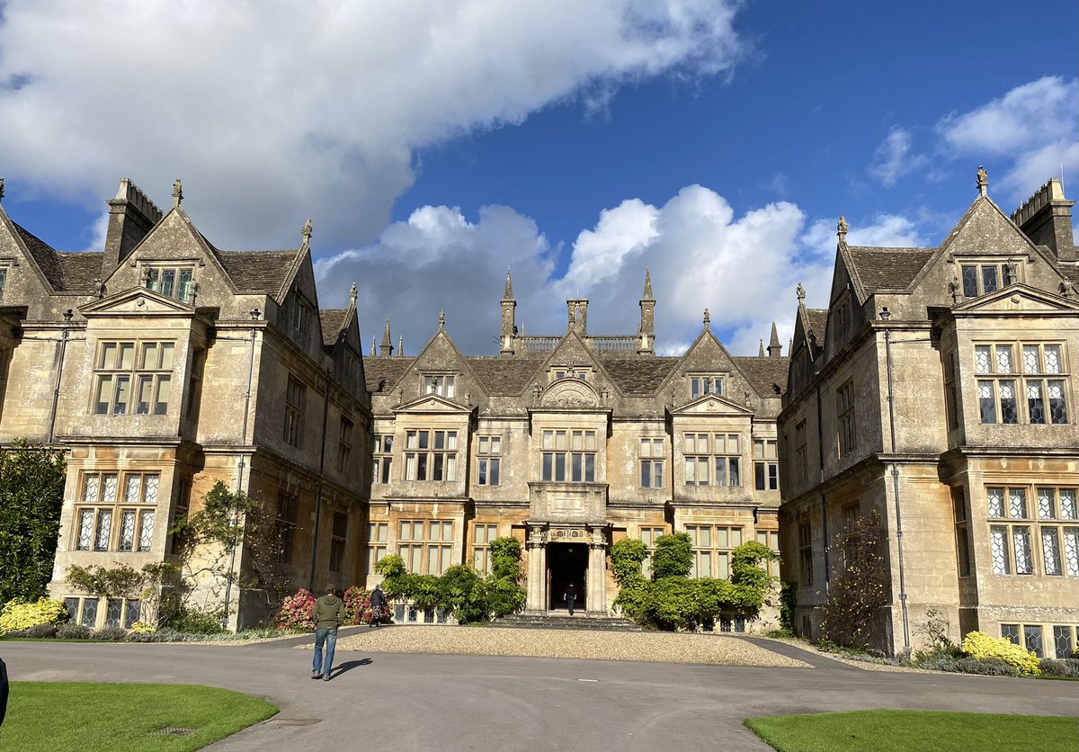 serendipity1952's tweet photo. Corsham Court, Wiltshire. Built 1582 by Thomas Smythe. Bought by Paul Methuen 1745 whose picture gallery displays fine art largely inherited from his uncle, the diplomat Sir Paul Methuen, Both the gallery and the park are by Capability Brown. https://t.co/WjvuWRW2Ue