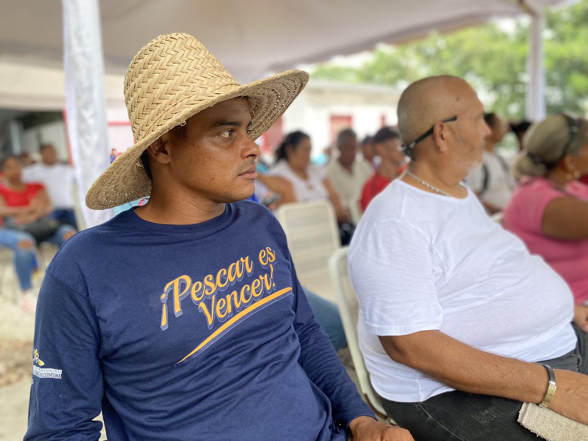 Minpescave2's tweet photo. #LaGuaira 24 pescadoras y pescadores que conformarán las 11 comisiones nacionales del Gran Congreso Capítulo Pesca y Acuicultura fueron acreditados para avanzar en la construcción de la agenda productiva 2030+

¡Juntos definamos el futuro! 

@NicolasMaduro 
@Jcloyo 
#5VecesSi https://t.co/aRUKeC3psp