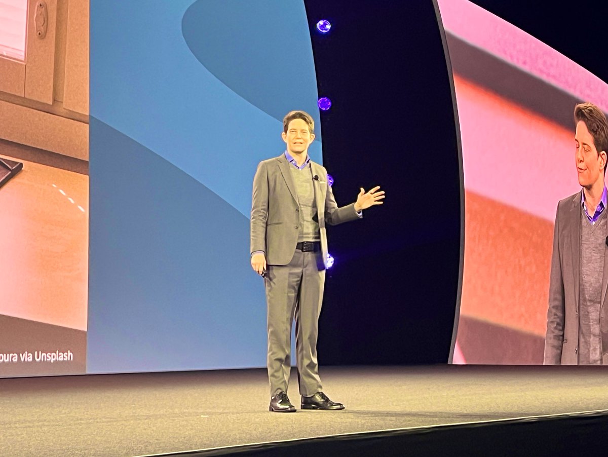 osaic_inc's tweet photo. Thank you @dorieclark for joining us at #ConnectED23 and teaching us how to think strategically for long-term success. https://t.co/8Hz60VHgdO
