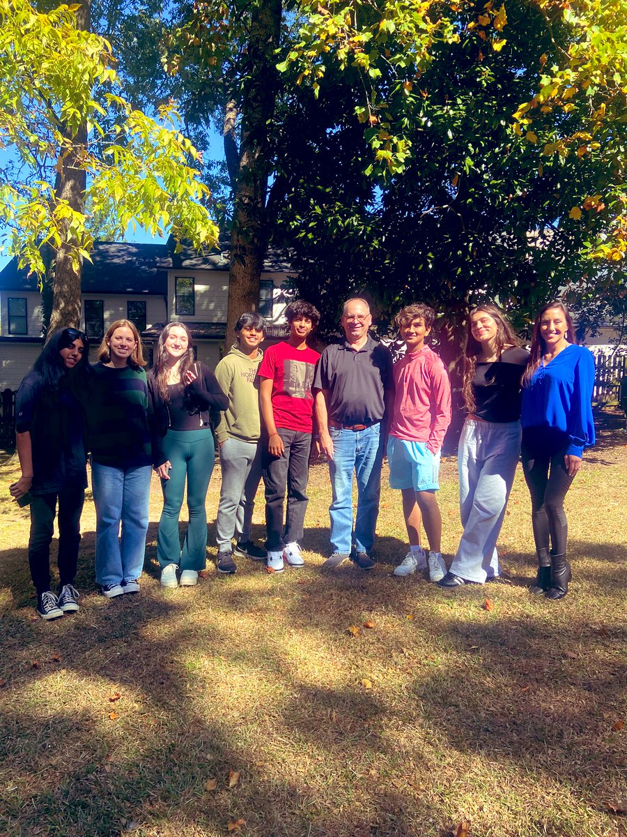 Laura Taylor tweet media