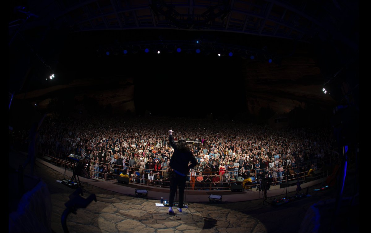ruthlessimagery's tweet photo. Raw vs Edited. The real reason I stay up til 4am on the tour bus. 
#Hozier at @RedRocksCO . 
Shot on the Nikon D6, 1/125 f4.5 ISO 1600. https://t.co/Miit3yswDt