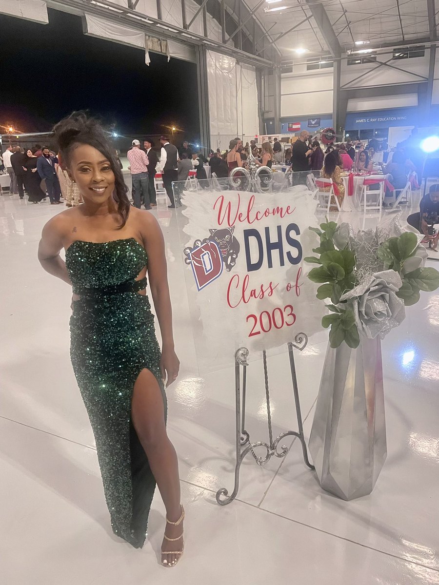 beeslov3hon3y's tweet image. 20 years later…and still PRESSURE‼️ #DvilleAlum #Classof2003 #20yrReunion #CommitteeTeam 💙🐾❤️🐾💙🐾❤️🐾💙🐾❤️🐾💙