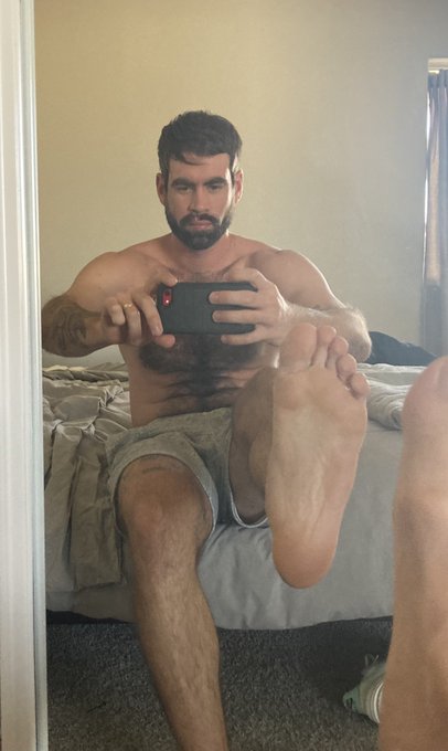 Worship your Daddy&rsquo;s feet 🦶 https://t.co/Peq9tUVBir