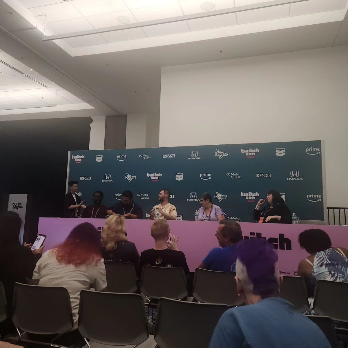 BekahWithFlour's tweet photo. Twitchcon day 2 recap. Such amazing people.

#twitch #TwitchConLasVegas #TwitchCon #streamer #streamergirl https://t.co/MfKRClsSK2
