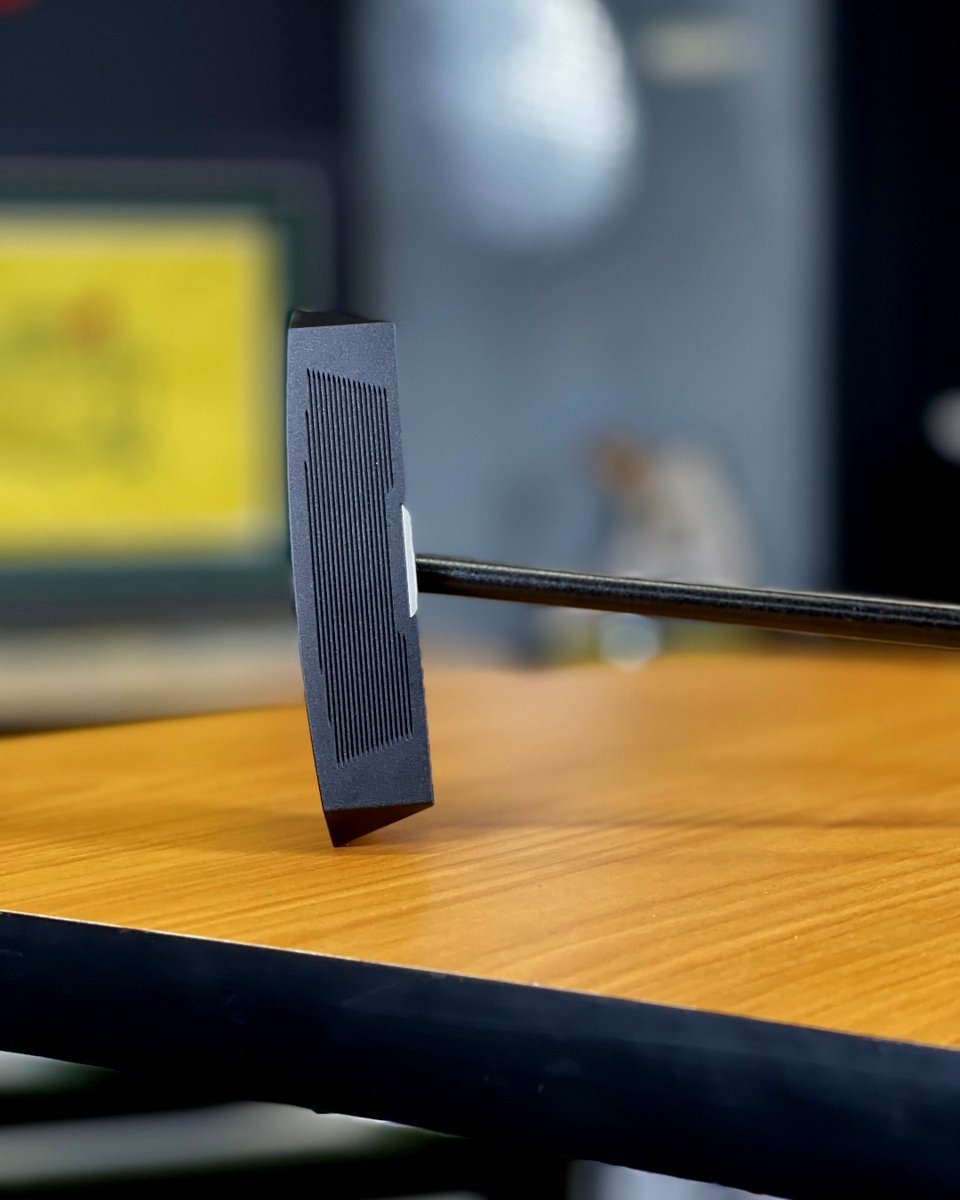 2ndSwingGolf's tweet image. Check out this week's stunning #TradeInTuesday find! 😍

This @labgolfputters  MEZZ.1 Max Broomstick - the same model favored by golf pros Adam Scott and Lucas Glover was recently traded in! ⛳ 

Now available online! bit.ly/3Frihk2
#labgolf #2ndswinggolf #golf