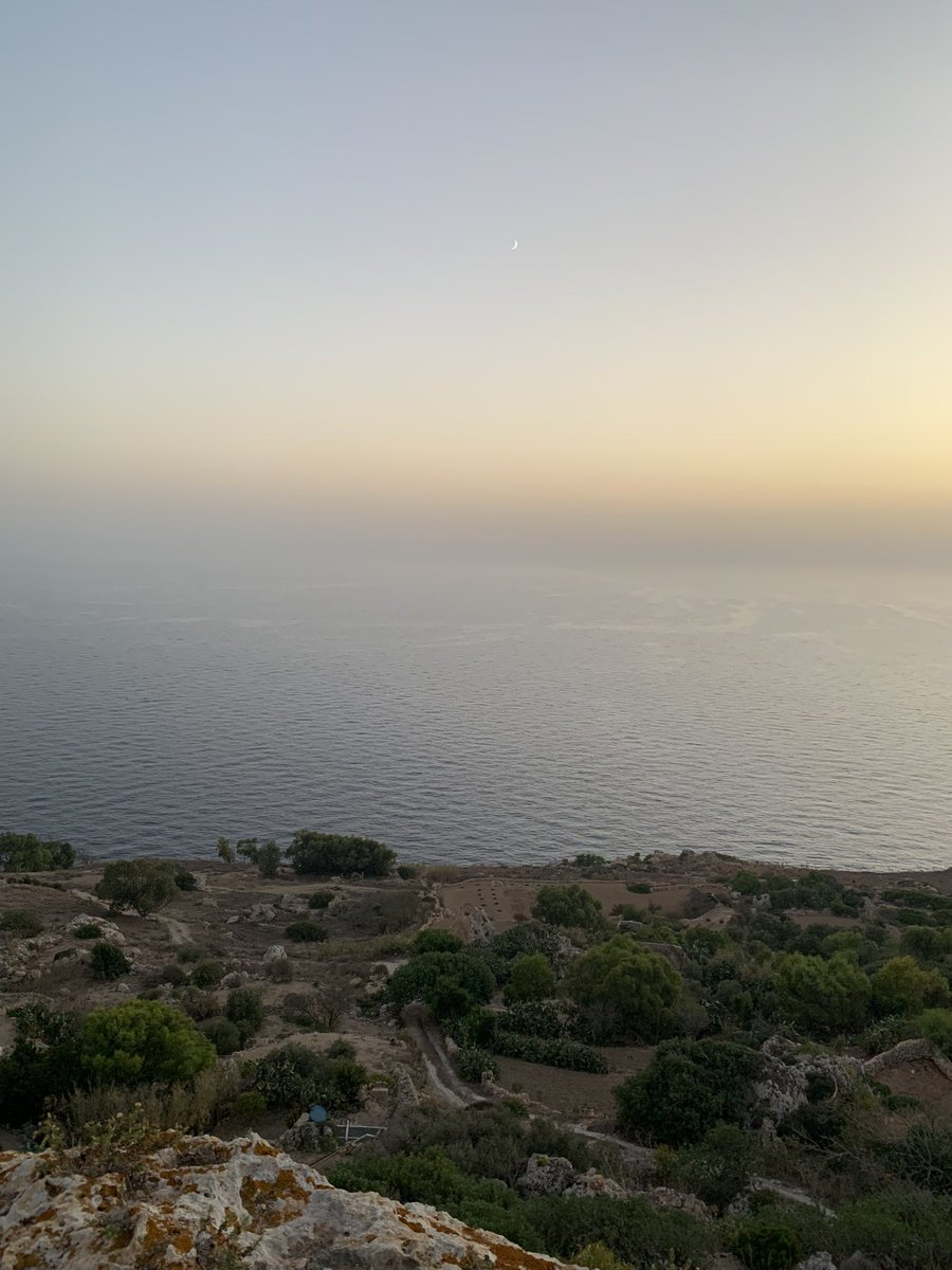 maltatou's tweet photo. 日没後のDingli Cliff
果てしなく空と海が続く様子が美しいです☺️
#malta #マルタ #マルタ留学 #ヨーロッパ旅行 https://t.co/UtGWRW2fhs