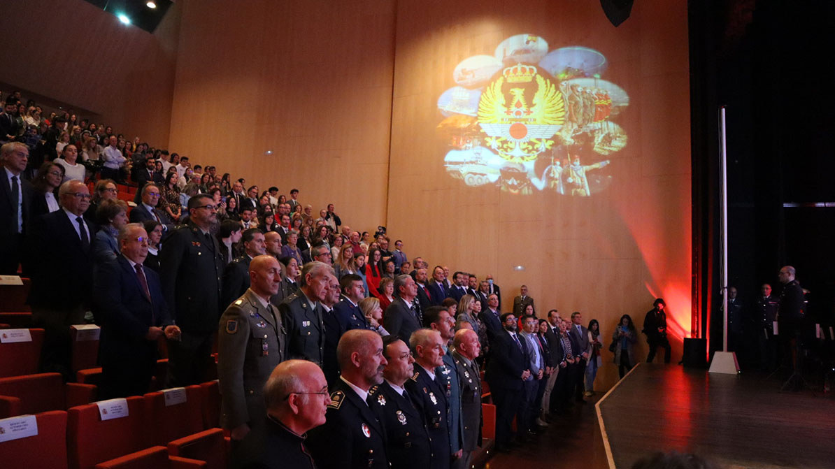 Avilared's tweet photo. VÍDEO | La directora de Enfermería de la USAL recibe la distinción ‘Leal a las Fuerzas Armadas en Ávila’
https://t.co/XbGrEqjMHd https://t.co/ihhyOA6Vl0