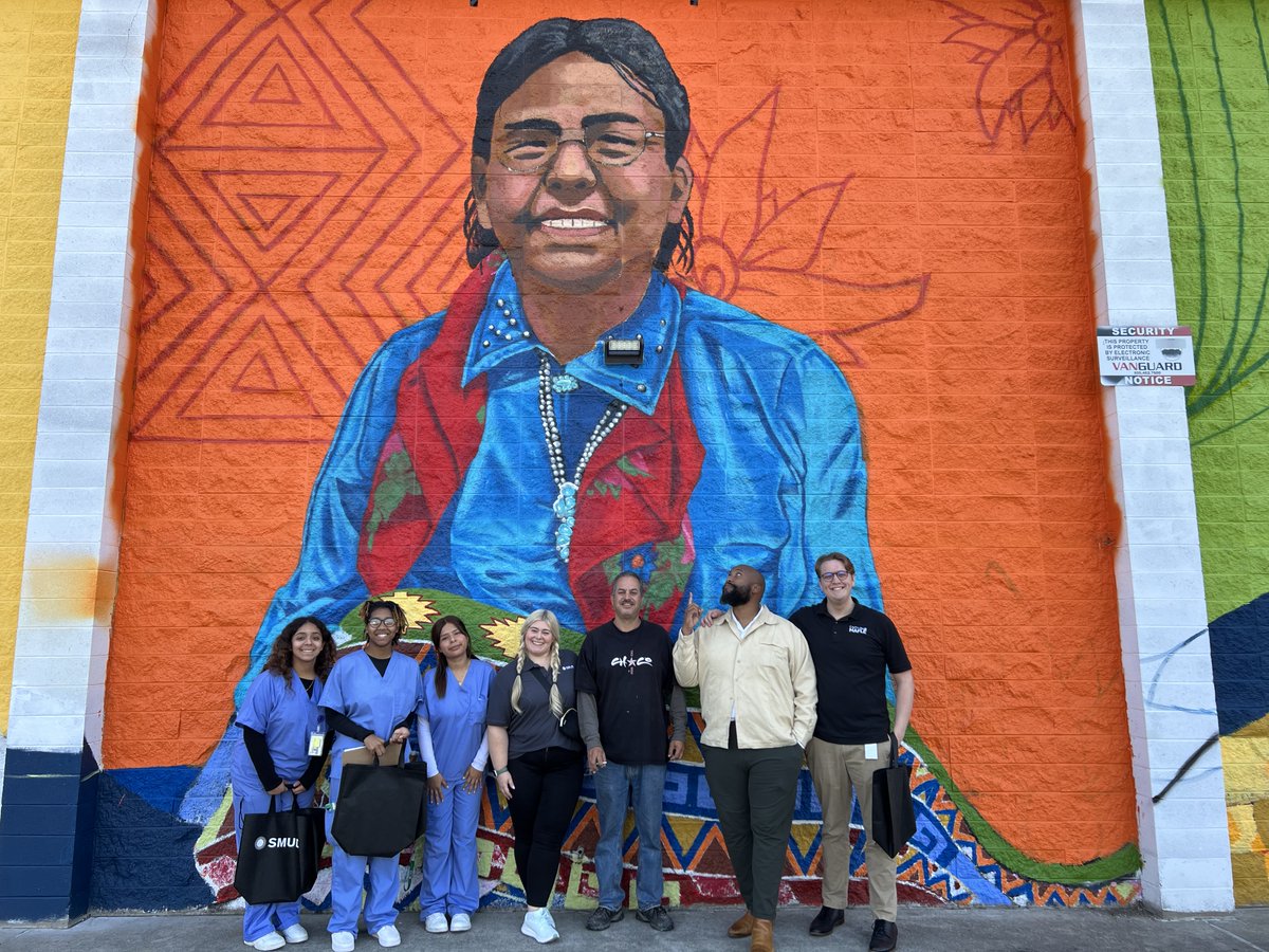 CaityMapleD5's tweet photo. Thank you to the Florin Road Partnership and SMUD for organizing the Florin Road Business Walk this morning - #TeamCaity was out getting to meet some of our small business owners and ran into the brand-new mural at FoodMaxx! #ThriveInD5 https://t.co/7bk6Manumy