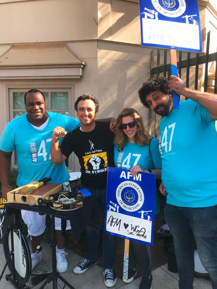 AFMLocal47's tweet photo. Today @sagaftra returns to the table with AMPTP, &amp; here in Burbank big crowds turned out to support! #AFM47 musicians and Burbank Mayor @KonstantineinCA were among those on the line at WB. We will be out here with actors until a fair deal is reached. #solidarity #sagaftrastrike https://t.co/xhn70083ut