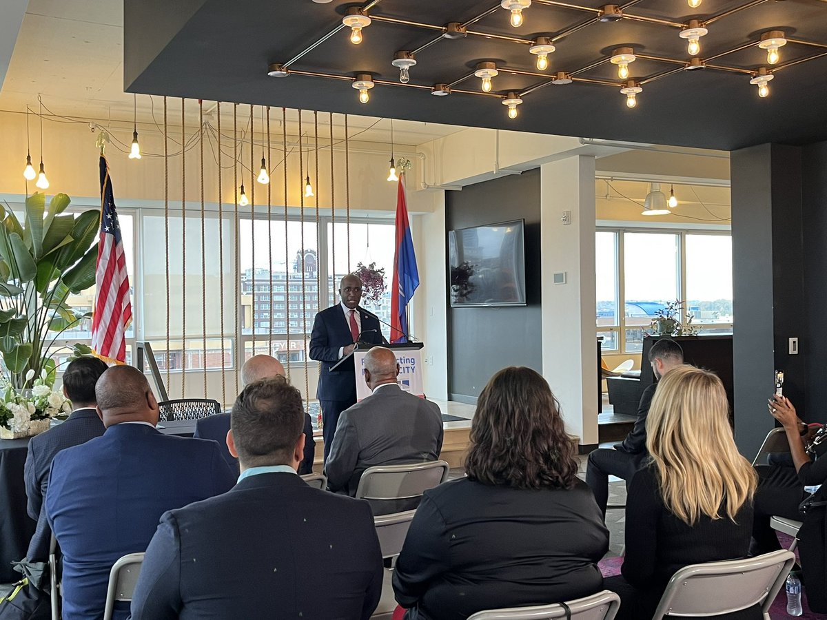 Mayor Q tweet media