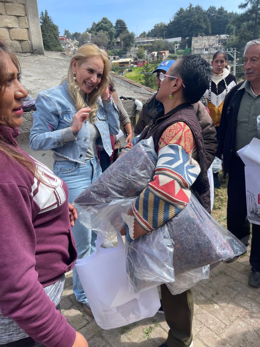 SusanaCueto7's tweet photo. Gracias a la fundación #Gefoundation por ayudarnos a cobijar a nuestros vecinos de La Pila, Cuajimalpa. https://t.co/umuWCtOZ9w