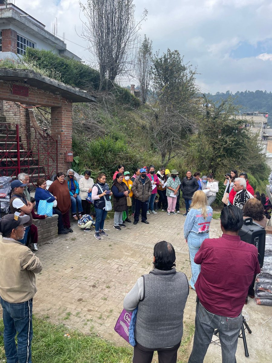 SusanaCueto7's tweet photo. Gracias a la fundación #Gefoundation por ayudarnos a cobijar a nuestros vecinos de La Pila, Cuajimalpa. https://t.co/umuWCtOZ9w