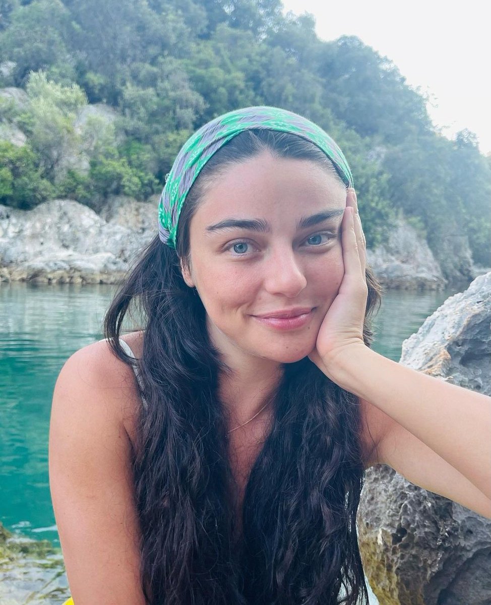Güzelliğiyle, oyunculuğuyla dikkatleri üzerine çeken Ayça Ayşin Turan'ın bugün doğum günü. Kendisinin doğum gününü kutlarım. Nice güzel yaşları olsun. Sevgiler. 😊