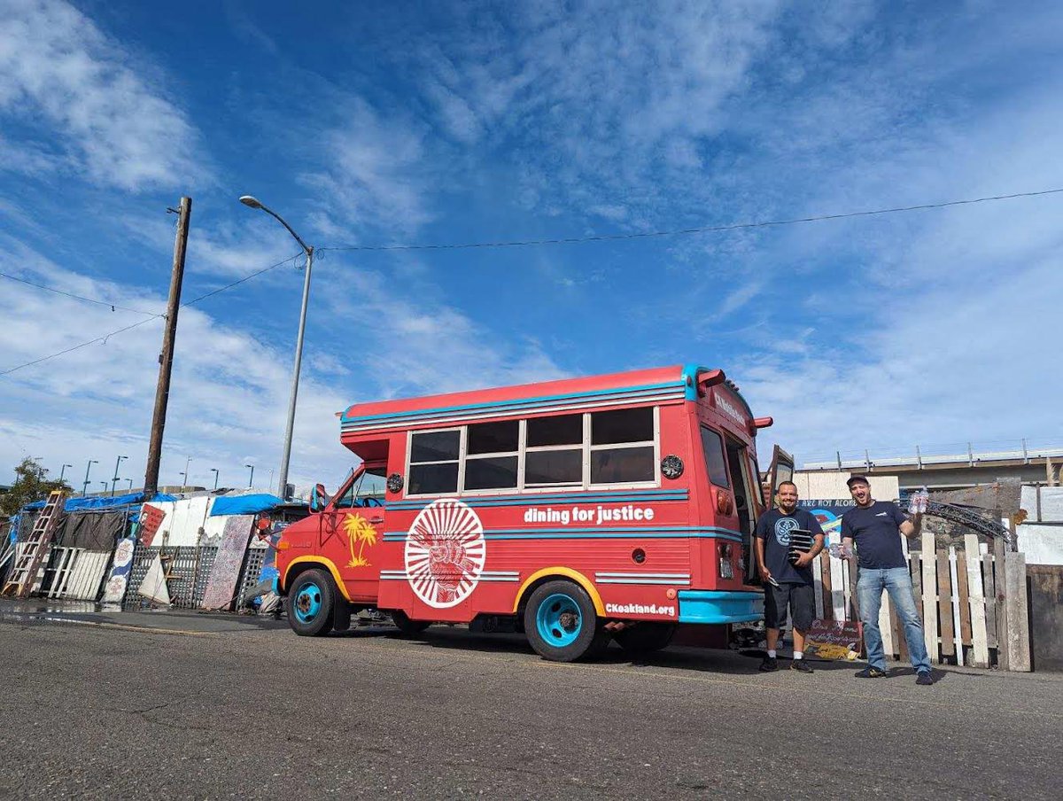 Community Kitchens (@ckoakland1) on Twitter photo We are excited to announce our Partnership w: Alameda County Community Food Bank! 👏👏👏<a href="/accfb/">Alameda County Community Food Bank</a>
Chef Kendall can now source produce/grains to turn into delicious prepared meals for our unsheltered community. The CK Mobile Oasis delivers hot meals, water & socks 4 days a week! We are excited to announce our Partnership w: Alameda County Community Food Bank! 👏👏👏<a href="/accfb/">Alameda County Community Food Bank</a>
Chef Kendall can now source produce/grains to turn into delicious prepared meals for our unsheltered community. The CK Mobile Oasis delivers hot meals, water & socks 4 days a week!