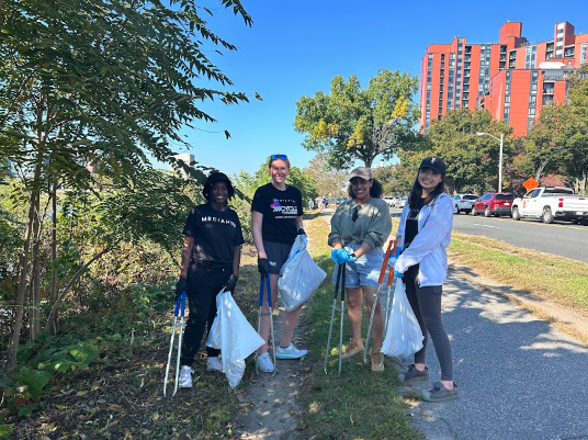 Givsly's tweet photo. @MediahubWW hosted their 2nd National Volunteer Day! Dedicated volunteers in 6 cities supported crucial causes, sponsored by @TheTradeDesk and @MobileFuse. A heartfelt thanks to our nonprofit partners for their inspiring work each and every day! https://t.co/sDY1eRIbrV