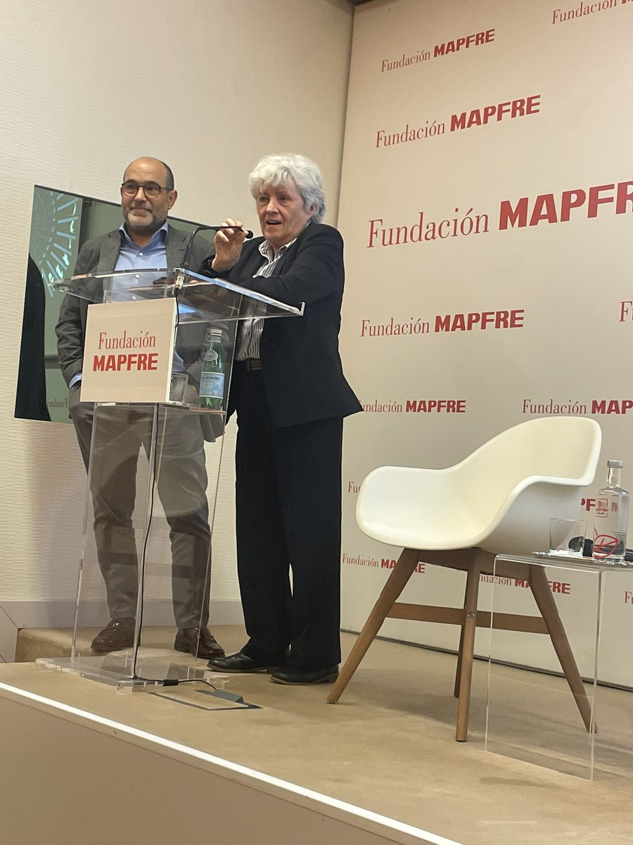 rojoaurelio's tweet photo. Altísimo nivel en la jornada técnica @APICI7 @fmapfre #riesgo#incendio#PanelesSolares con colaboración @APTBBomberos @MAPFRE https://t.co/CceuxUmFdd