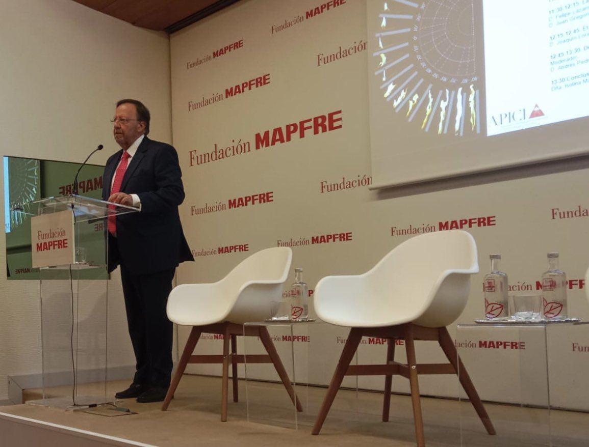 rojoaurelio's tweet photo. Altísimo nivel en la jornada técnica @APICI7 @fmapfre #riesgo#incendio#PanelesSolares con colaboración @APTBBomberos @MAPFRE https://t.co/CceuxUmFdd