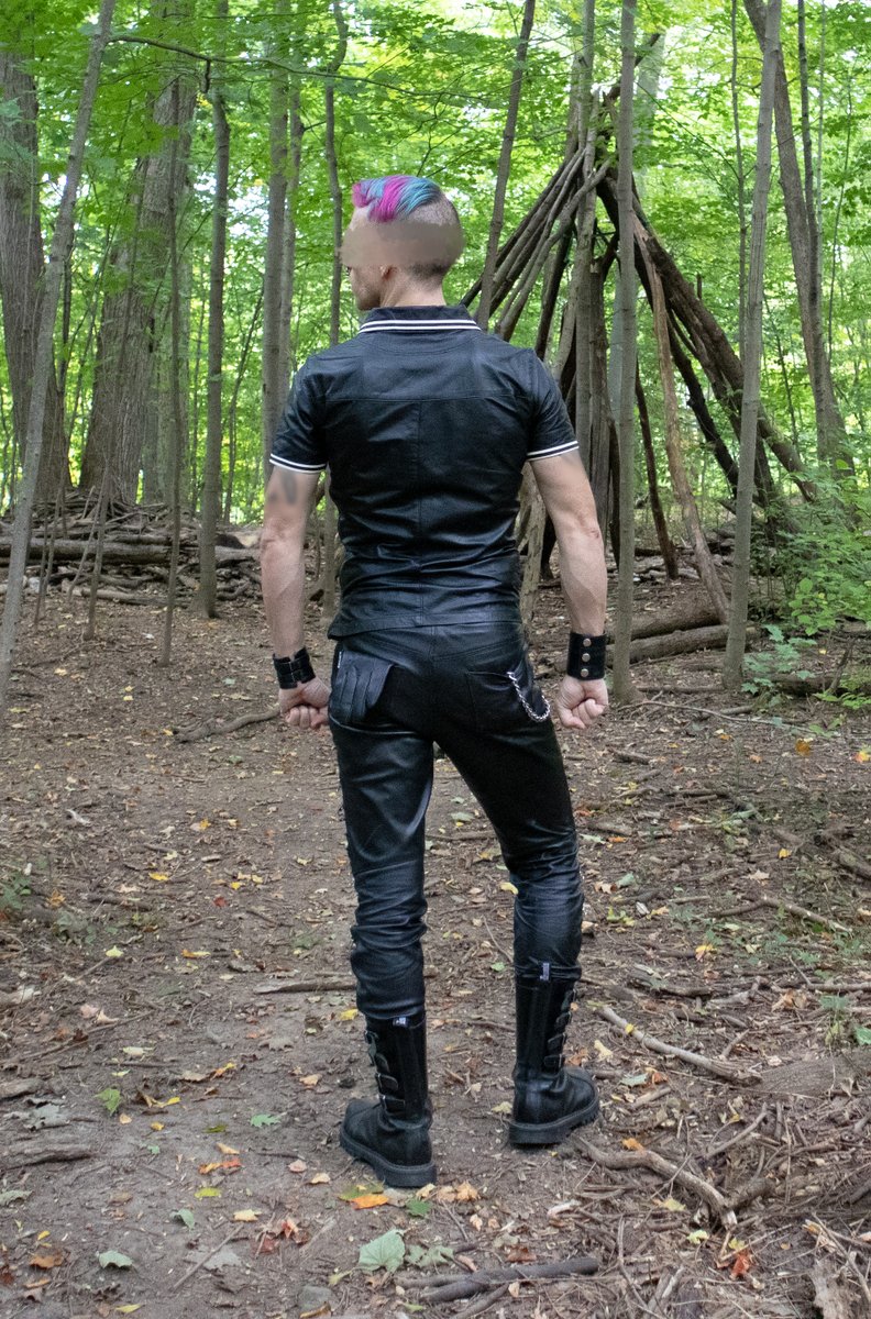 MasterDarkMond's tweet photo. Fall weather...ideal to cruise the woods in Leather 🍆💦

Clima otoñal...ideal para aventuras en el bosque en Cuero 🍆💦 https://t.co/ZpqZ2vvMcw