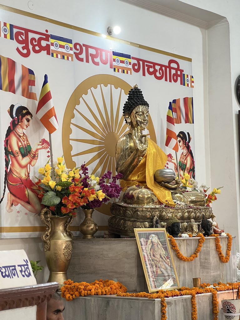सभी साथियों को विजयादशमी और धम्म दीक्षा दिवस की हार्दिक शुभकामनाएं  नमो बुद्धाय जय भीम