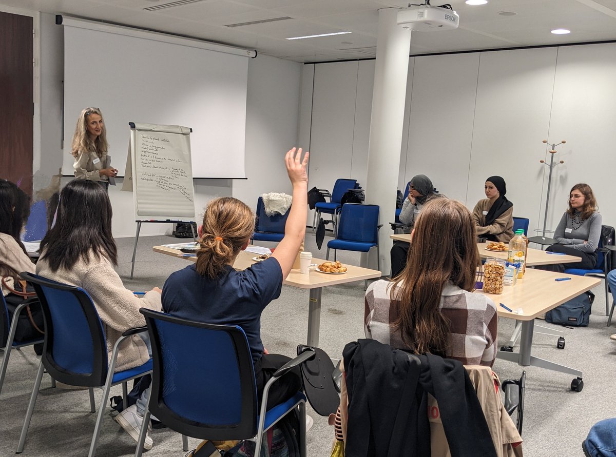 inria_fondation's tweet image. 🎯Clap de fin pour cet aprem de #focusgroups !
Ce sont à nouveau des étudiantes qui clôturent cette journée avec cette 3e session d’évaluation de #TechPourToutes

⚡️3 focus groups rondement menés, riches d’enseignements et de partage. Merci à toutes ! 🙏

#DonnerDuSensAuNumérique