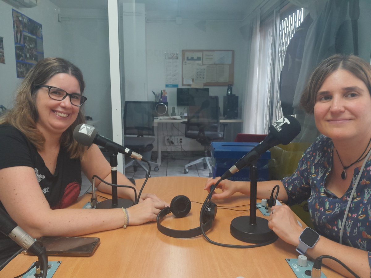 primariaicscat's tweet photo. 📻 Si vols saber informació de la campanya de vacunació contra la grip i la COVID-19 i altres novetats en el calendari de vacunacions, escolta el programa @radiotrinijove, amb les professionals del #CAPCasernes Cristina de Prado i Cristina Santiago
https://t.co/AJFhCe0OtW https://t.co/04quaTSbZt