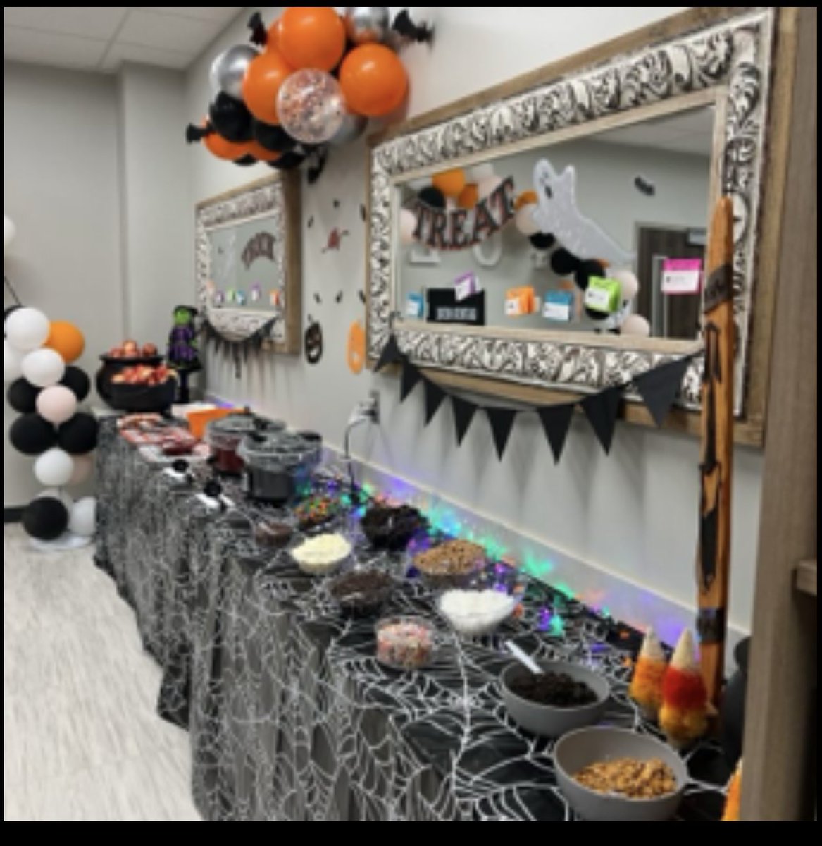 ash14bay11's tweet photo. Thanks to our Wonderful PTO for this treat today!!!! @TISDGOES @GrandOaksPTO https://t.co/OCczRWFrEQ