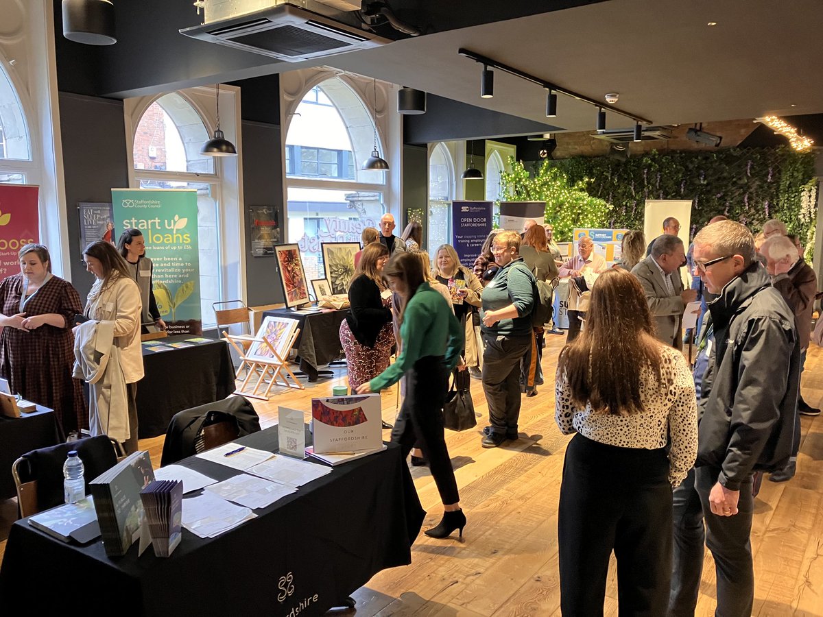Staff_Gatehouse's tweet photo. Very proud to host ⁦@WeareStaffs⁩ Ambassadors network event today. 🤝 Fascinating presentations from ⁦@EmmaBridgewater⁩ ⁦@WeAreWoolcool⁩ ⁦@TitanicBrewers⁩ 
⁦@fiftiesbaby⁩ 
⁦@MakingArtTrails⁩ 😊 #wearestaffs https://t.co/2ggSMJhtKW