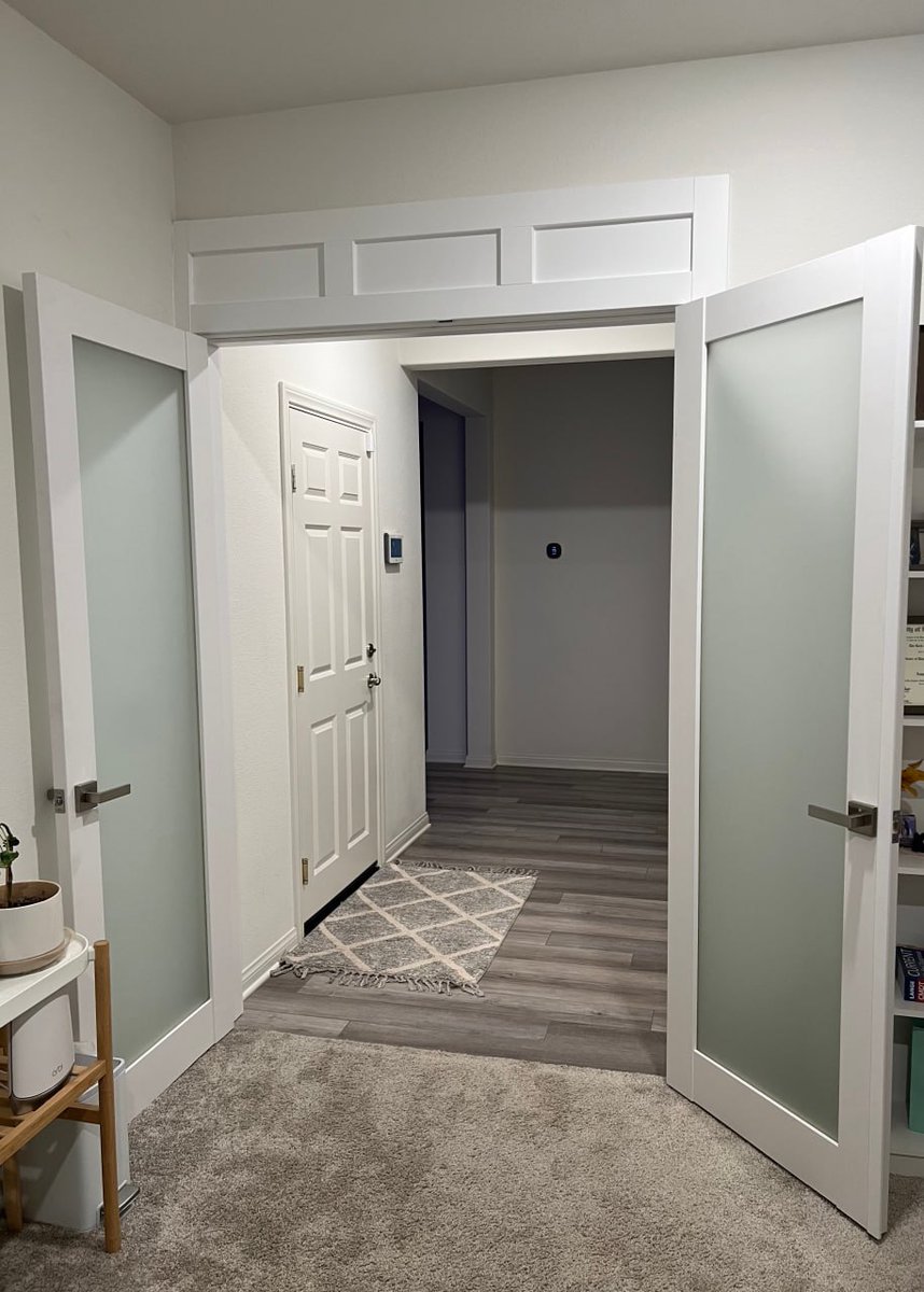 UnitedPorte's tweet photo. 📸 Check out the breathtaking transformation! These White Silk Double French Doors with full lite frosted glass not only exude timeless elegance but also offer an abundance of natural light and privacy. The perfect blend of style and functionality! https://t.co/arfWLKHiEE