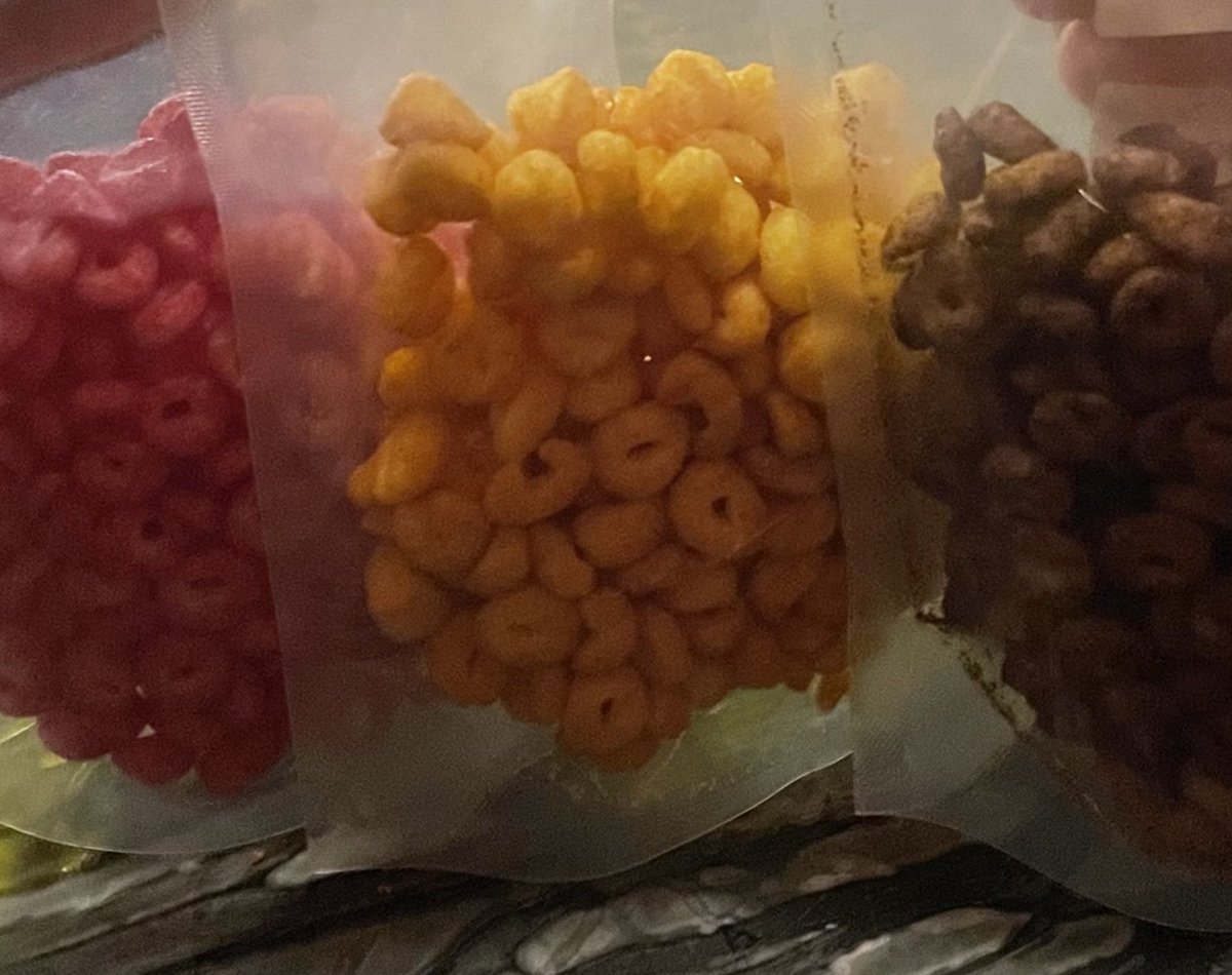 plutongmi's tweet photo. I just tried the 3 new flavors from @cerealclubnft 🥣

Fruity, Honey &amp; Cocoa 🍓🍯🍫

Can you guess which flavor was my favorite? 👀 https://t.co/mYYBzvkkj6