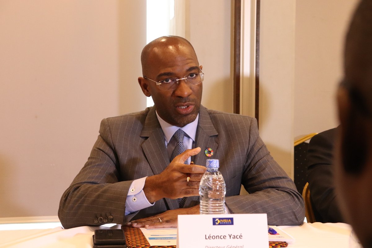 LeonceYace's tweet photo. Le 29 Mars dernier, #NSIABanqueCI, entreprise écoresponsable labelisée ISO 26000, adhérait officiellement au @globalcompact, une initiative mondiale des Nations Unies, visant à promouvoir les pratiques commerciales responsables en vue de l’atteinte des Objectifs de Développement Durables (#ODD). L'initiative réunit un réseau mondial d’entreprises du monde entier, dont fait maintenant partie la banque, dans le but d’aligner leurs stratégies sur des principes directeurs, favorisant ainsi le changement à travers des entreprises et des écosystèmes responsables.
Faisant suite à cette première étape, j’ai été invité à rejoindre le Conseil Consultatif du futur réseau local du Pacte Mondial (#GlobalCompact) des Nations Unies en Côte d’Ivoire, en tant qu’acteur majeur du secteur bancaire dans notre pays, par M. @PhilippePoinsot, Coordonnateur résident des Nations Unies en Côte d’Ivoire. Ce mardi 24 octobre 2023, nous avons tenu la réunion inaugurale du Conseil Consultatif à l’Hôtel Pullman d’Abidjan.
Pour concrétiser sa « Stratégie Afrique » en Côte d’Ivoire, le Pacte Mondial, en collaboration avec la Confédération des Entreprises de Côte d’Ivoire, a recruté un Directeur Pays qui aura la responsabilité de piloter les actions en vue de la mise en place du réseau d’ici décembre 2024, sous la Coordination et l’assistance du Conseil Consultatif. Les rencontres trimestrielles du Conseil, permettront d’évaluer les activités du processus de création du réseau local, notamment en ce qui concerne le recrutement et l’accompagnement des entreprises dans la durabilité.
@ONUCotedIvoire