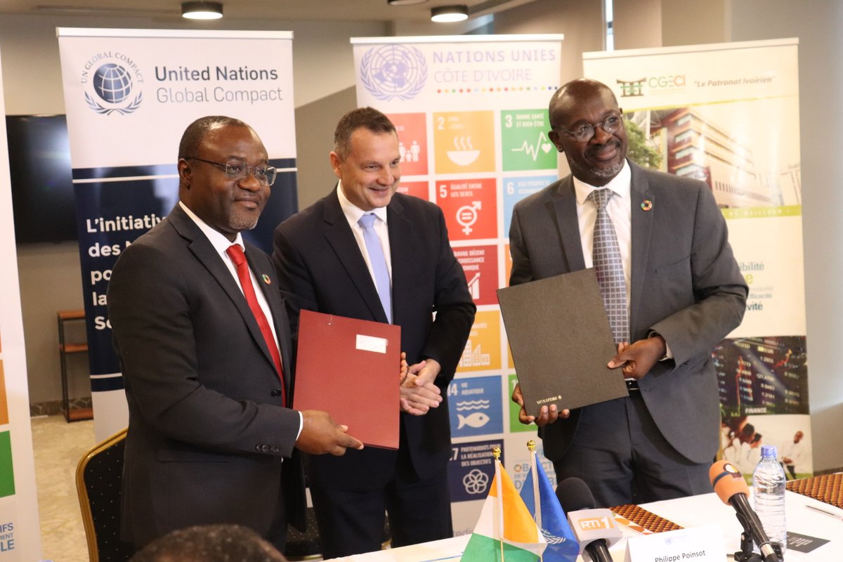 LeonceYace's tweet photo. Le 29 Mars dernier, #NSIABanqueCI, entreprise écoresponsable labelisée ISO 26000, adhérait officiellement au @globalcompact, une initiative mondiale des Nations Unies, visant à promouvoir les pratiques commerciales responsables en vue de l’atteinte des Objectifs de Développement Durables (#ODD). L'initiative réunit un réseau mondial d’entreprises du monde entier, dont fait maintenant partie la banque, dans le but d’aligner leurs stratégies sur des principes directeurs, favorisant ainsi le changement à travers des entreprises et des écosystèmes responsables.
Faisant suite à cette première étape, j’ai été invité à rejoindre le Conseil Consultatif du futur réseau local du Pacte Mondial (#GlobalCompact) des Nations Unies en Côte d’Ivoire, en tant qu’acteur majeur du secteur bancaire dans notre pays, par M. @PhilippePoinsot, Coordonnateur résident des Nations Unies en Côte d’Ivoire. Ce mardi 24 octobre 2023, nous avons tenu la réunion inaugurale du Conseil Consultatif à l’Hôtel Pullman d’Abidjan.
Pour concrétiser sa « Stratégie Afrique » en Côte d’Ivoire, le Pacte Mondial, en collaboration avec la Confédération des Entreprises de Côte d’Ivoire, a recruté un Directeur Pays qui aura la responsabilité de piloter les actions en vue de la mise en place du réseau d’ici décembre 2024, sous la Coordination et l’assistance du Conseil Consultatif. Les rencontres trimestrielles du Conseil, permettront d’évaluer les activités du processus de création du réseau local, notamment en ce qui concerne le recrutement et l’accompagnement des entreprises dans la durabilité.
@ONUCotedIvoire