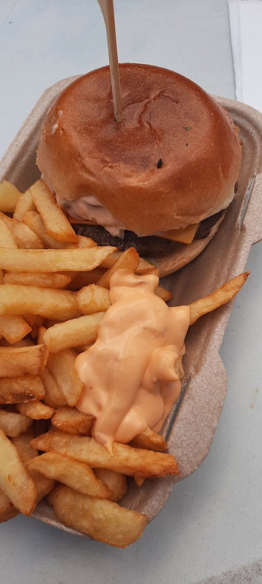 suu_super's tweet photo. Hier weten ze ook dat het #friet is en géén #patat
#teamfriet #teamfrites https://t.co/9POSDsjY95