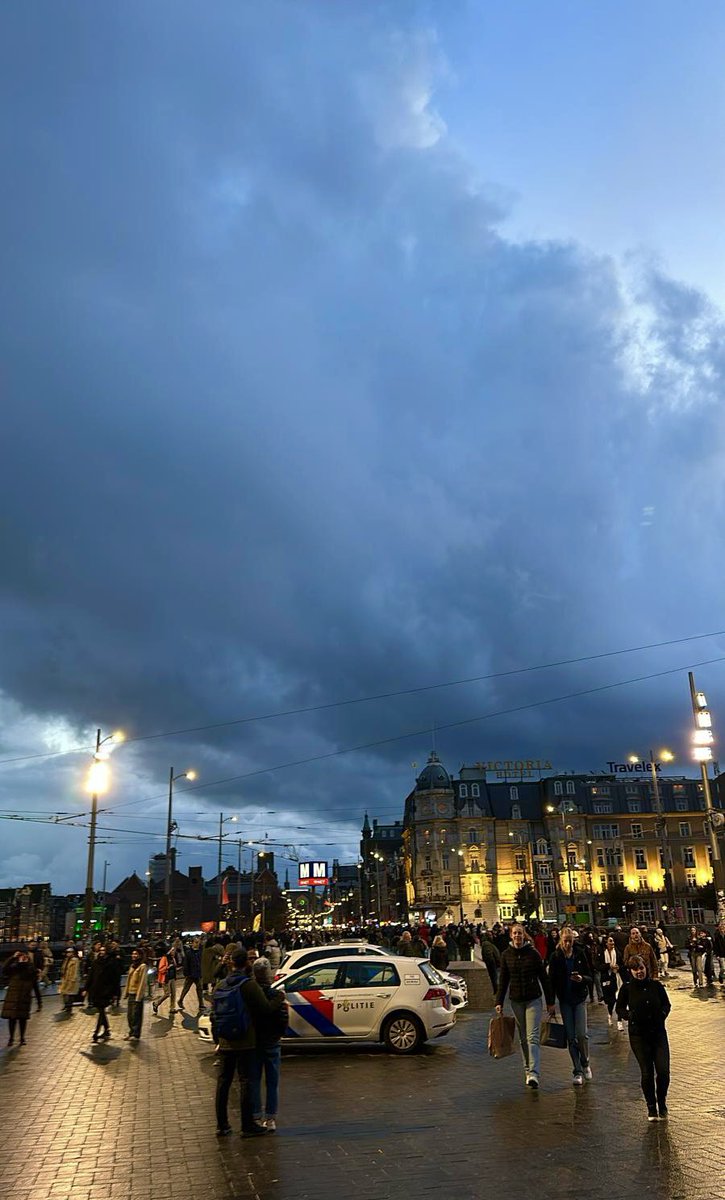 katinkagemesi's tweet photo. Iets met … de bui al hangen. #Amsterdam https://t.co/FTHiKgOg7x