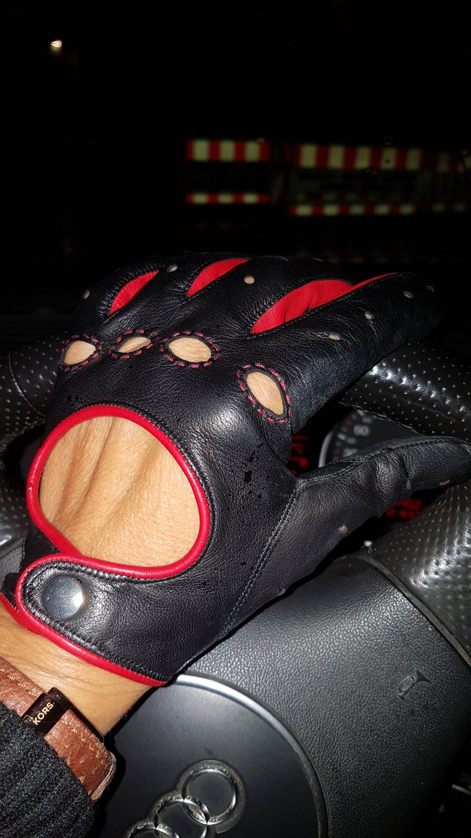 First I want to take the bike to the Indian restaurant but then I have to take the driver gloves ...🌧