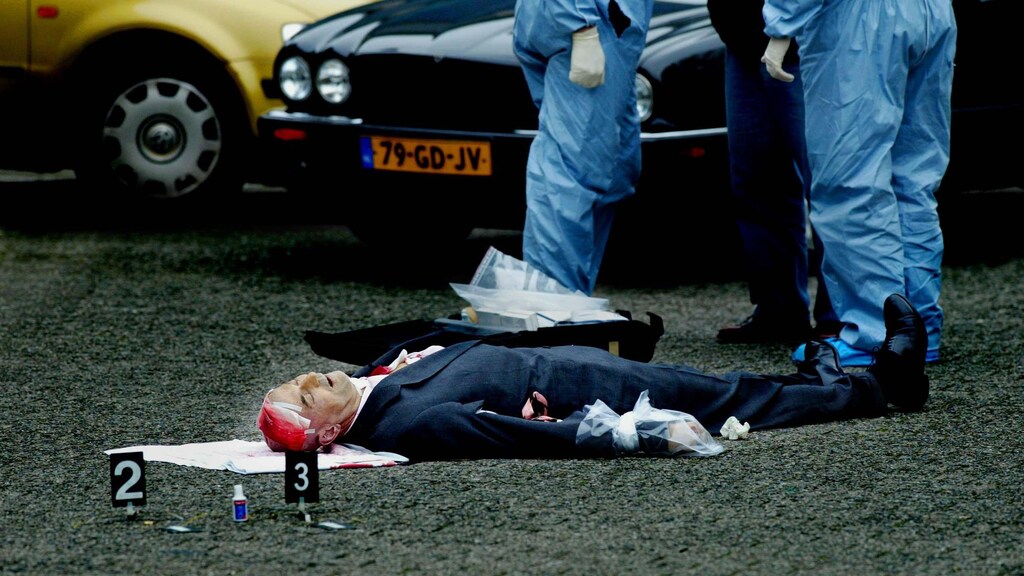 Ο Πιμ Φορτούιν ήταν ένας Ολλανδός gay μαρξιστής κοινωνιολόγος με ακαδημαϊκή καριέρα που υπερασπιζόταν τους καταπιεσμένους, την κοινωνική δικαιοσύνη και την ελευθερία του σεξουαλικού προσανατολισμού. Το ´97 δημοσίευσε ένα βιβλίο "για την ισλαμοποίηση της κουλτούρας μας" >>