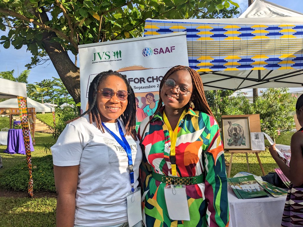JVSAssociation's tweet photo. Et devinez quoiii??? 🤩 nous avons rencontré #Carine Elong , coordinatrice lignes vertes de @themamanetwork
Le #DJASAF a permis cette rencontre physique après plusieurs séances en ligne sur les stratégies marketing de notre ligne d'assistance #OREMI🫶😍 https://t.co/Yhpty4QjWR