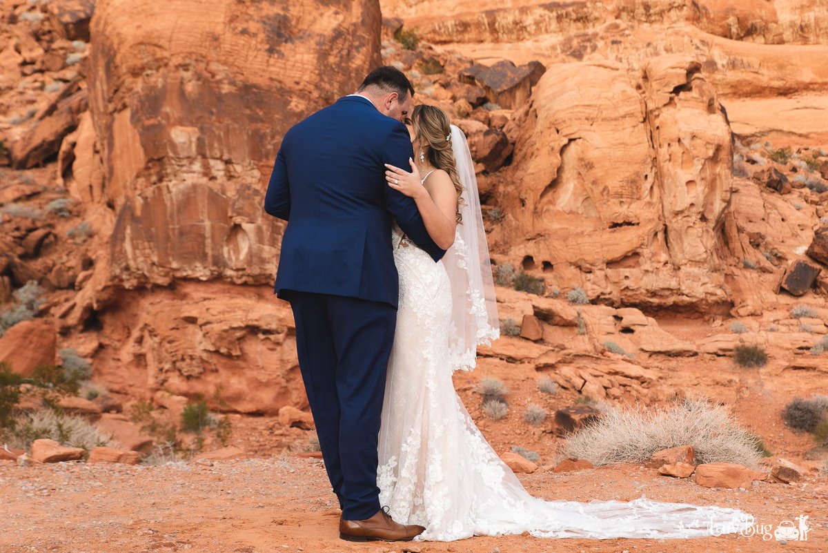 LVLuvBug's tweet photo. Congrats Brianna &amp; Justin on your Valley Of Fire wedding! #wedding #weddingphotographer #outdoorwedding #valleyoffirestatepark #microwedding #lasvegaselopement #lasvegaswedding #valleyoffireweddings
#luvbugweddings #love https://t.co/c7kIxX7AGD
