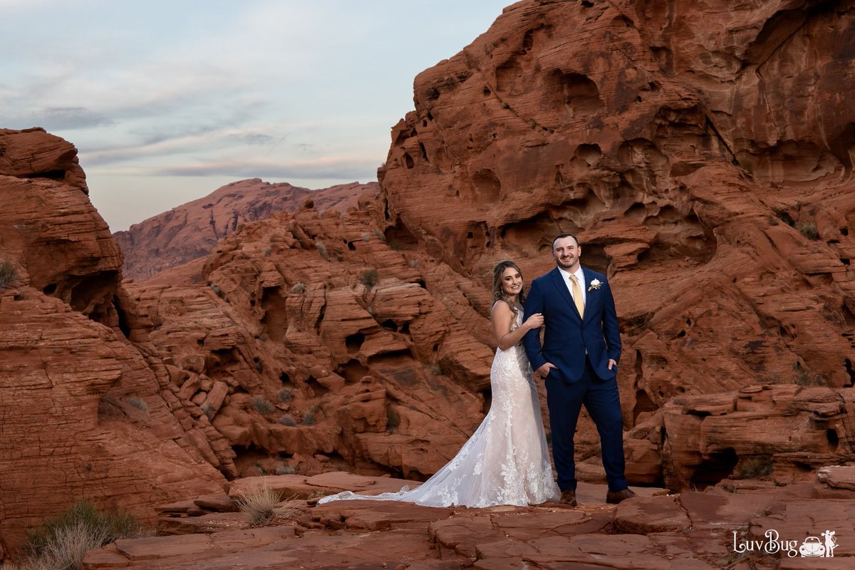 LVLuvBug's tweet photo. Congrats Brianna &amp; Justin on your Valley Of Fire wedding! #wedding #weddingphotographer #outdoorwedding #valleyoffirestatepark #microwedding #lasvegaselopement #lasvegaswedding #valleyoffireweddings
#luvbugweddings #love https://t.co/c7kIxX7AGD