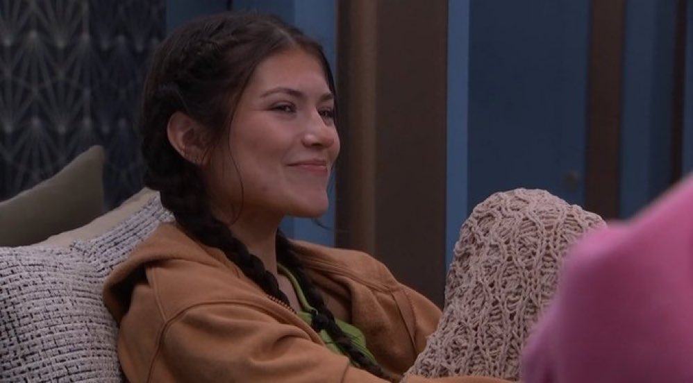 maddyb9_'s tweet photo. A first generation Mexican-American woman who grew up in an underprivileged community, earned a full ride to an Ivy League university, graduated with a STEM degree, is genuinely beautiful inside and out, and a superfan? I don’t understand how anyone can DISLIKE her #bb25 https://t.co/0GNYJ777vl