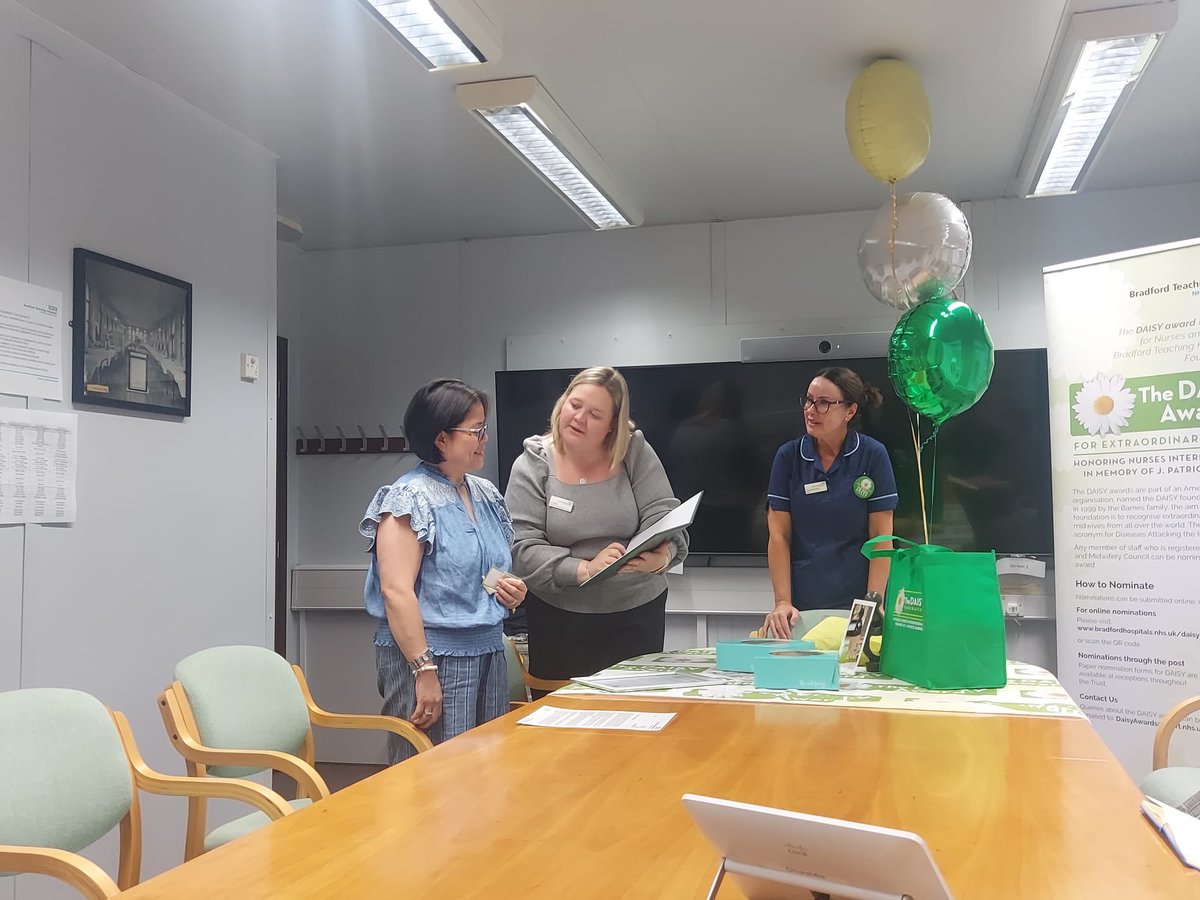 Congratulations Zelfa, on winning the Daisy award. You truly deserve this for being an extraordinary nurse and a leader within our team. We hope you enjoy your cake and celebrations with your colleagues #extraordinarynursing <a href="/DAISY4Nurses/">DAISY Foundation</a> <a href="/dawe_samantha/">Samantha Jane Dawe</a>