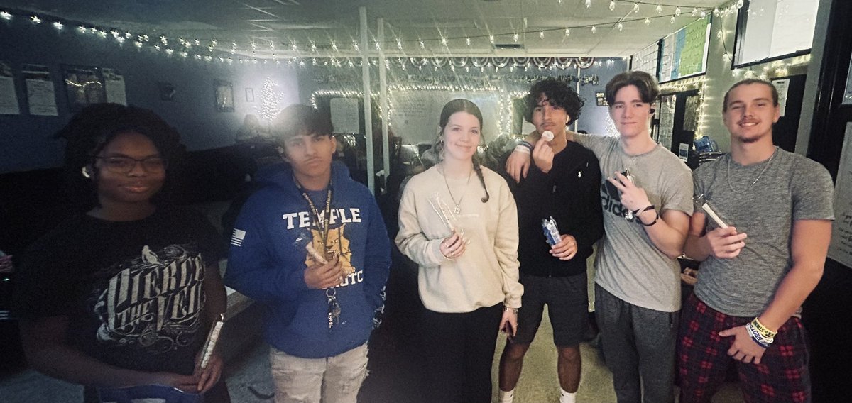 dsoccerstuds's tweet photo. Just some of my young intellectuals going above and beyond… so I decided to reward them with homemade chocolate pretzels. Appreciation goes along way:) https://t.co/NwUpg0oW9v