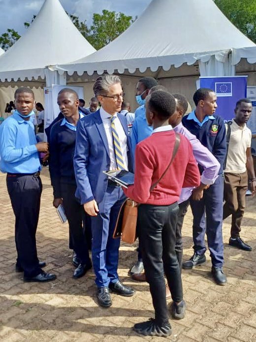 Jan Sadek tweet media