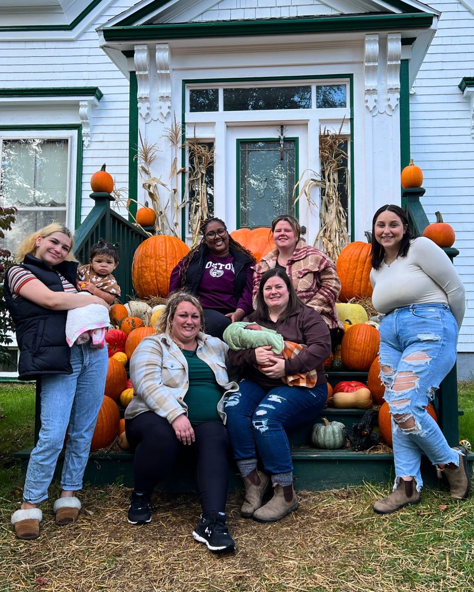 Festive fall activities? Apple picking ✅ Pumpkin patch ✅ SHYM fall outing to The Valley was a special day for a mom and newborn who celebrated “Baby’s First SHYM Outing.” Dill Howard’s gigantic pumpkins exceeded their massive reputation next to this precious newborn baby! 🎃